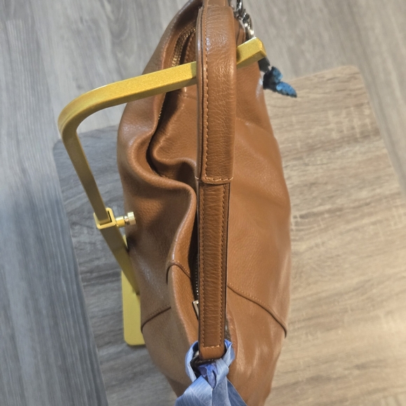 Coach Isabella Leather Shoulderbag - Picture 6 of 16